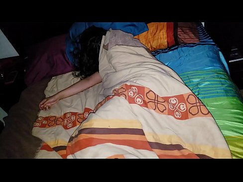 ❤️ ස්ටේප්සන් තම තරුණ සුළු මව නිදා සිටියදී ඇයට බැණ වදියි. Porno අසභ්ය si.teatroporno.ru ❌❤